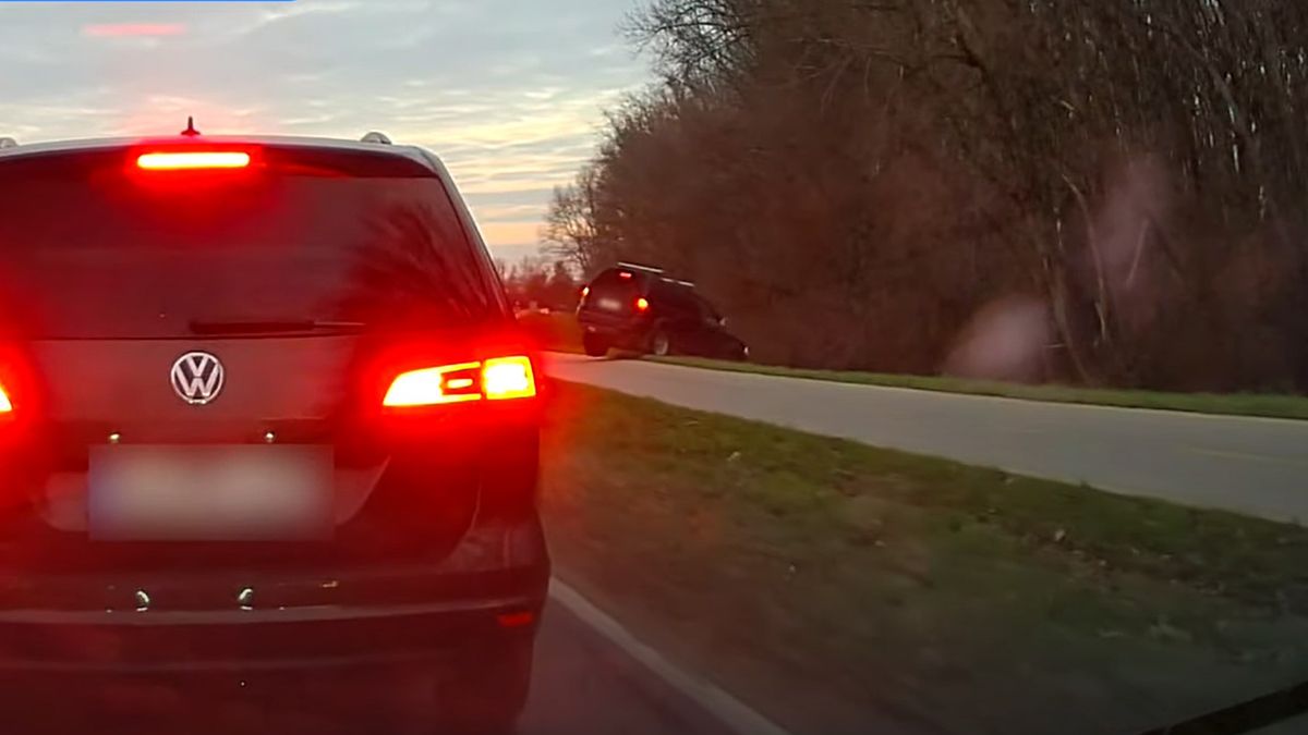 Megunta a dugót, úgyhogy fogta magát, és kihajtott az erdő szélére (VIDEÓ)