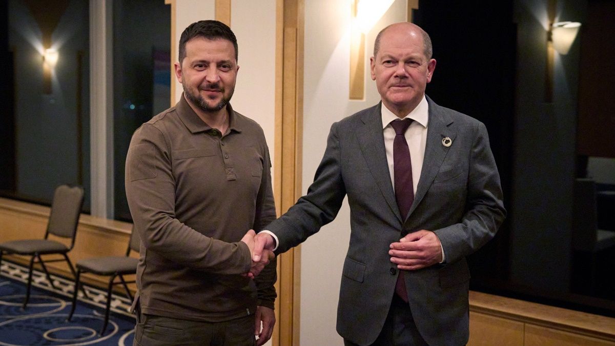 Scholz egyre idegesebben önti a pénzt Ukrajnába