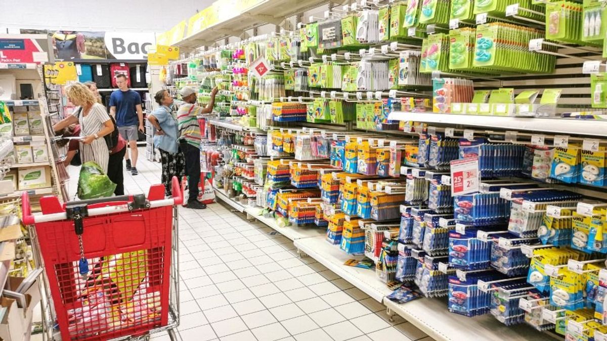 Durván emeli a béreket a Spar, de mit lép erre a többi bolt?