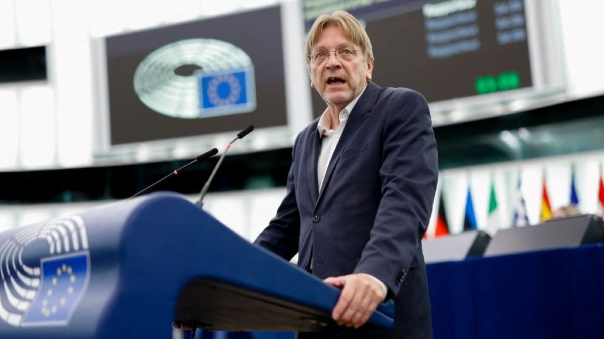 Verhofstadt fejében teljes sötétség uralkodik
