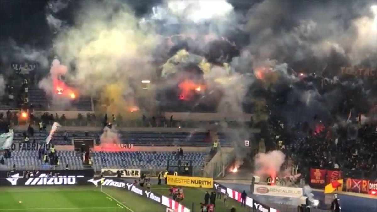 Összecsaptak az olasz ultrák a lelátón, előkerültek a pirotechnikai eszközök is (VIDEÓ)