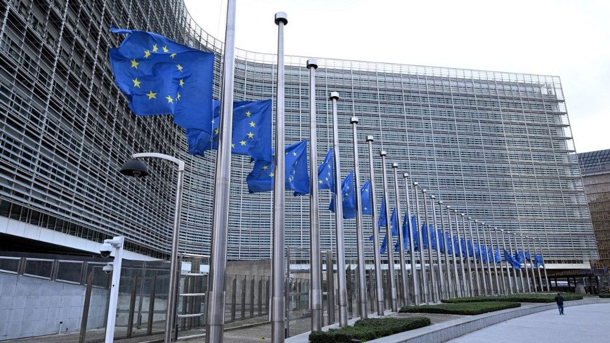 „Ki lehet lépni belőle, nem kötelező az ott-tartózkodás” az EU-ban – kifakadt Ungváry Krisztián a „brüsszelezőkre”