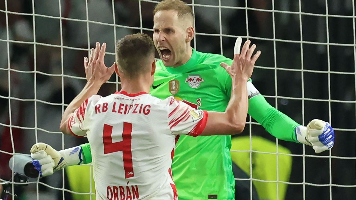 21 May 2022, Berlin: Soccer: DFB Cup, SC Freiburg - RB Leipzig, Final, at Olympiastadion, Leipzig's Willi Orban and goalkeeper Peter Gulacsi (r) celebrate after saving a ball. IMPORTANT NOTE: In accordance with the requirements of the DFL Deutsche Fußball Liga and the DFB Deutscher Fußball-Bund, it is prohibited to use or have used photographs taken in the stadium and/or of the match in the form of sequence pictures and/or video-like photo series. Photo: Christian Charisius/dpa (Photo by CHRISTIAN CHARISIUS / DPA / dpa Picture-Alliance via AFP)