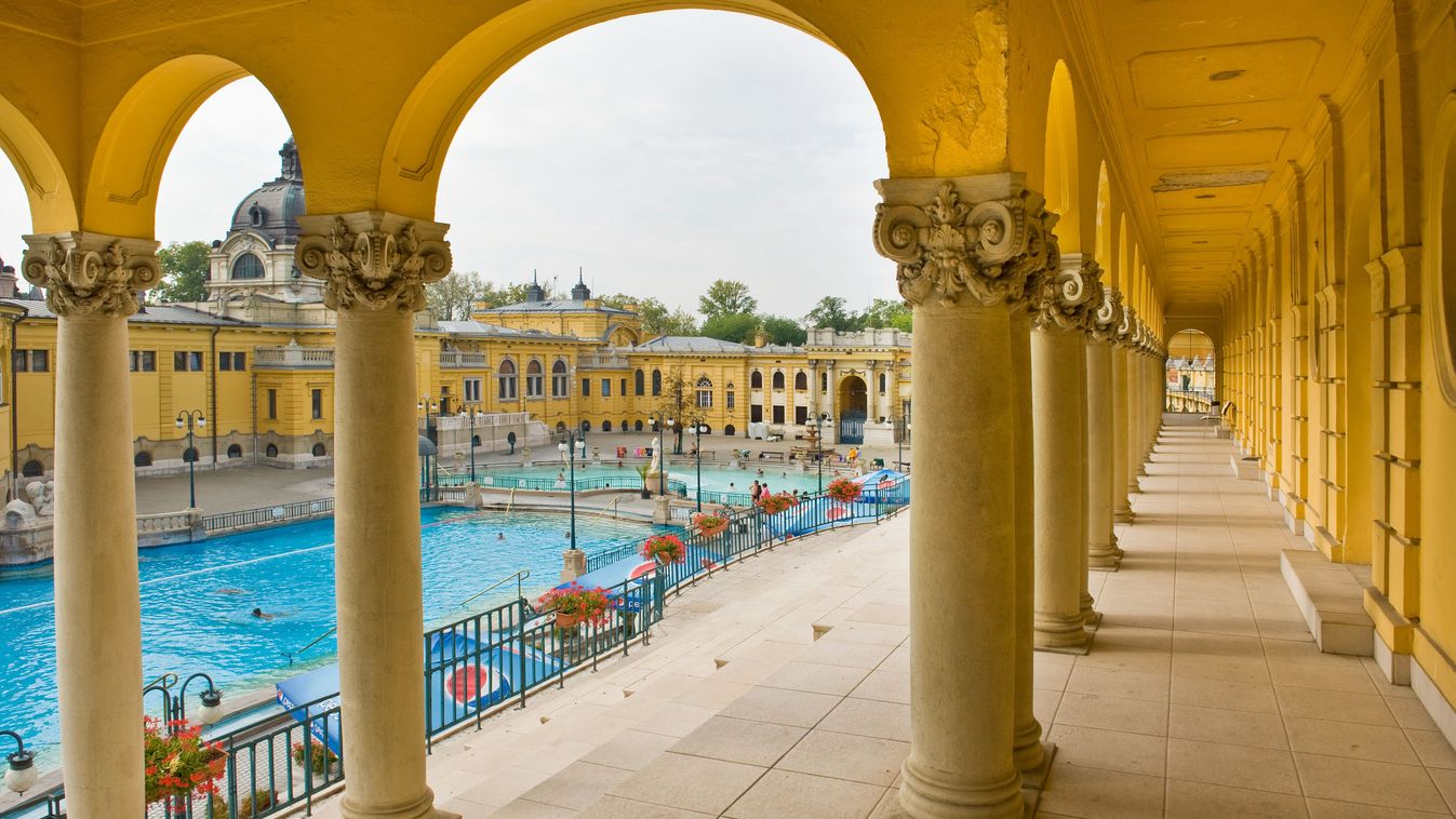 Hungary, Budapest, Szechenyi (Szechenyi) thermal Baths, spa and swimming pool