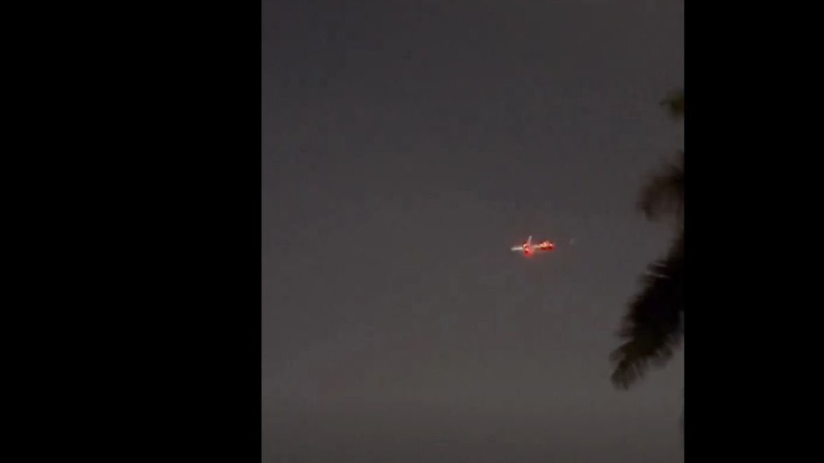 A levegőben gyulladt ki egy Boeing-repülőgép (videó)