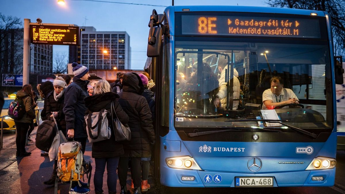 Elismerte, hogy hibáztak, elnézést kért az utasoktól a BKK vezetője