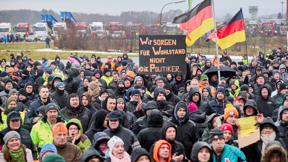 Politikai válság és káosz Németországban, jogállami rend Lengyelországban