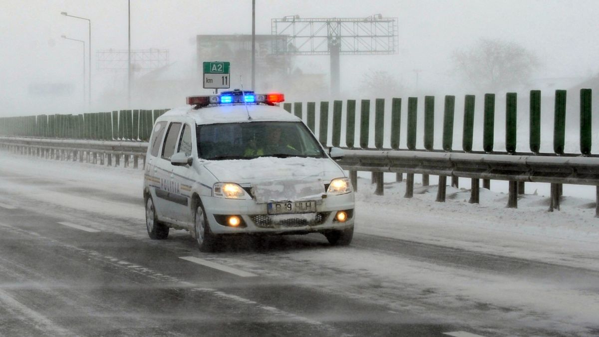 Szirénázó rendőrautó gázolt el egy 79 éves asszonyt Romániában