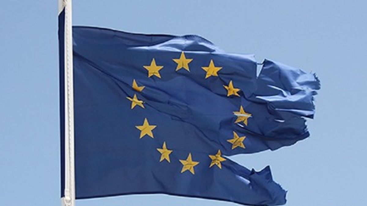 Svájci lap: Gyengül az európai centrum, már nem tudja megszabni az irányt