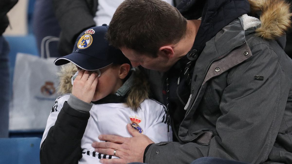 Vérzik a focirajongók szíve: hivatalosan is véget ért a csillagok háborúja