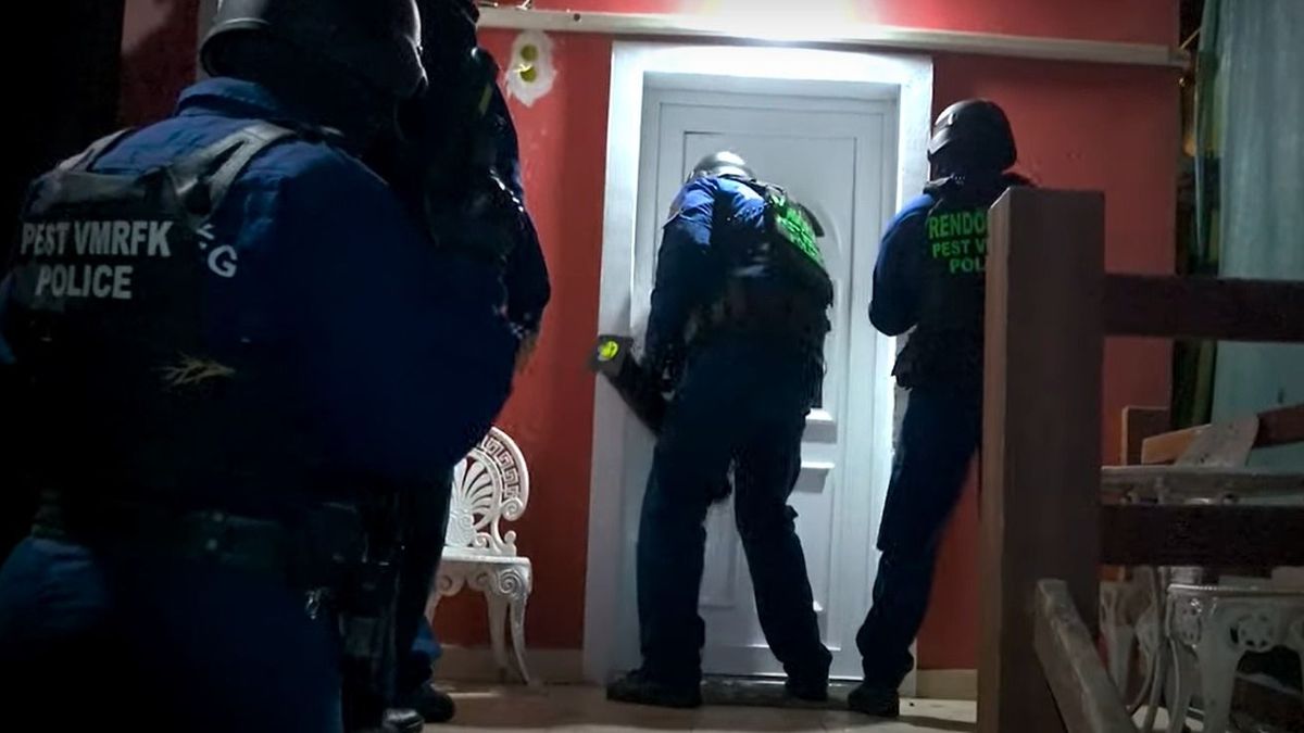 Esélye sem volt a Pest megyei kábítószer-kereskedőknek, harminc rendőr ment értük hajnalban (videó)