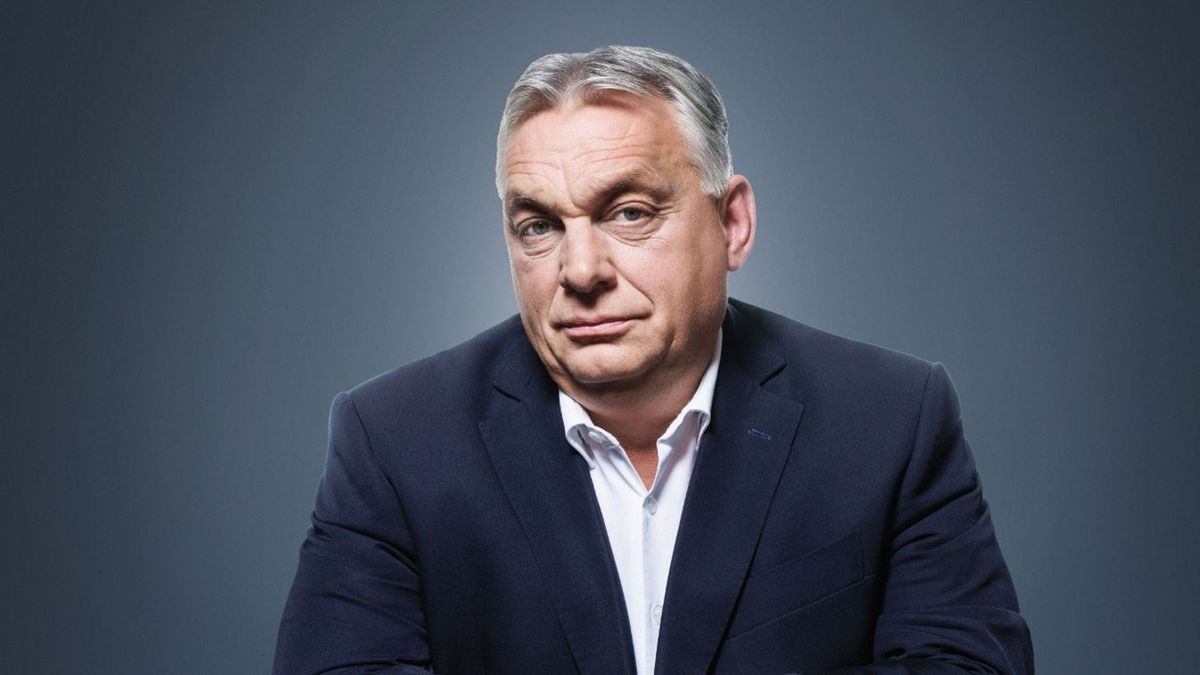 Orbán Viktor átadta a névjegyét (VIDEÓ)