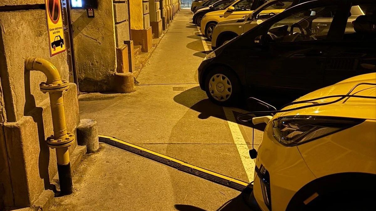 Töltőállomást mókolt magának egy pesti autós, nem lett jó vége