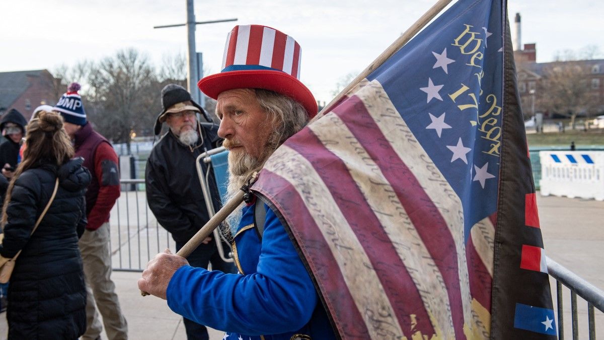 A koporsóból kinyúló kéz