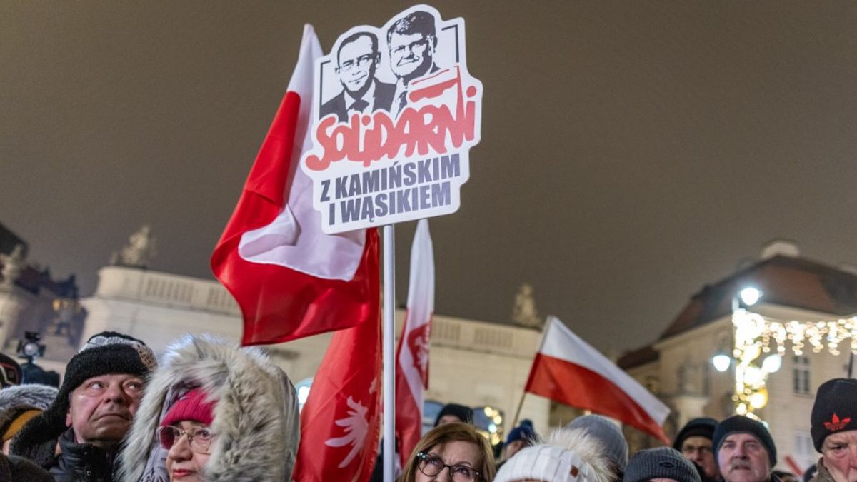 Éhségsztrájk, tömegtüntetés – folytatódik a politikai válság Lengyelországban