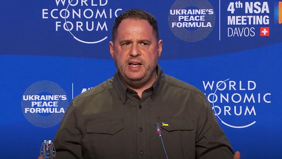 Arra panaszkodott az ukrán hivatalnok Davosban, hogy egyesek azonnali béketárgyalásokat követelnek