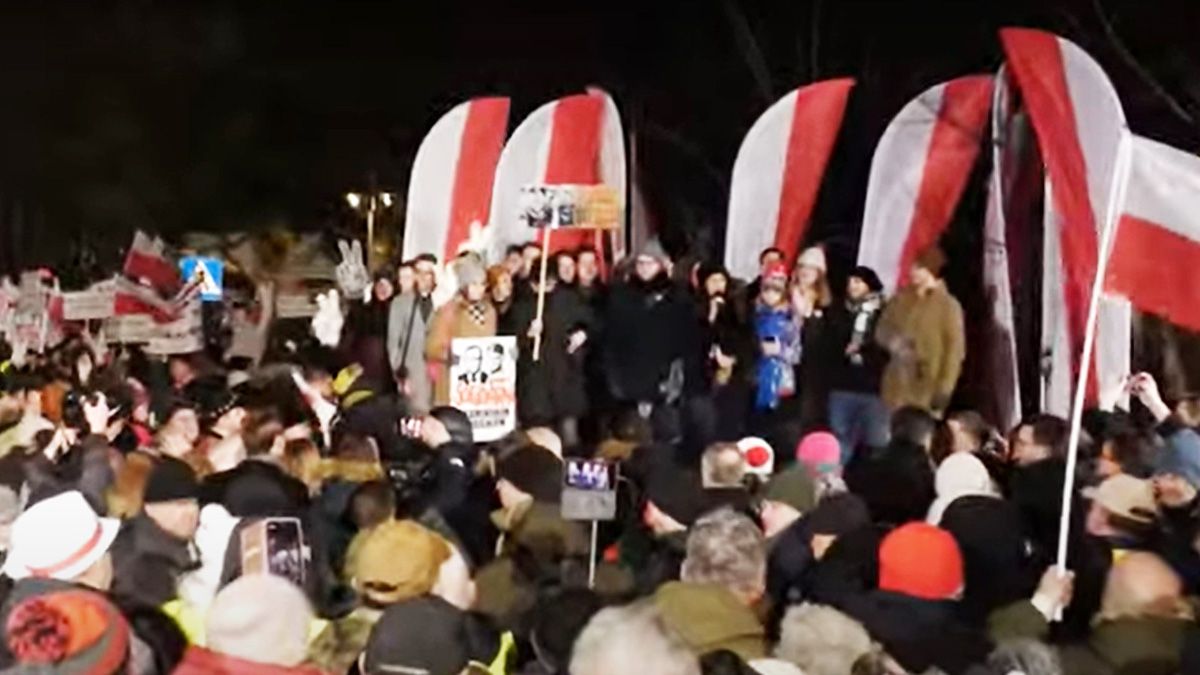 Itt nézheti vissza a lengyel tömegdemonstrációt (VIDEÓ)