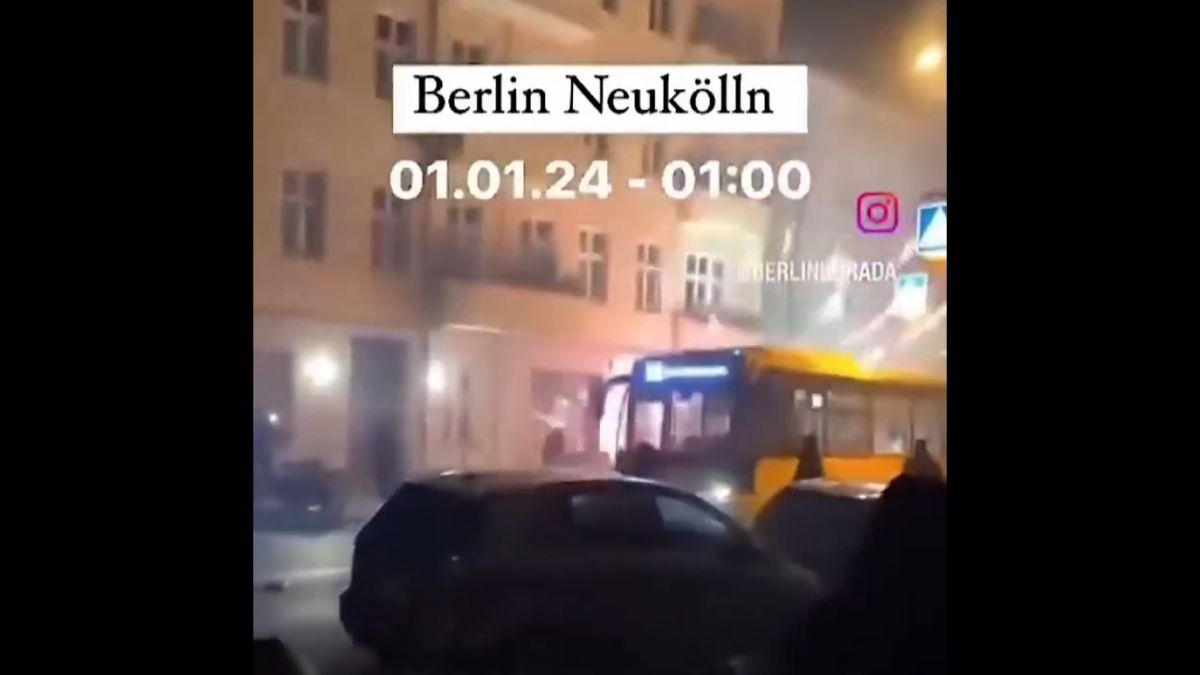 Berlini szilveszter – újabb videó került elő a migránsbandák rombolásáról