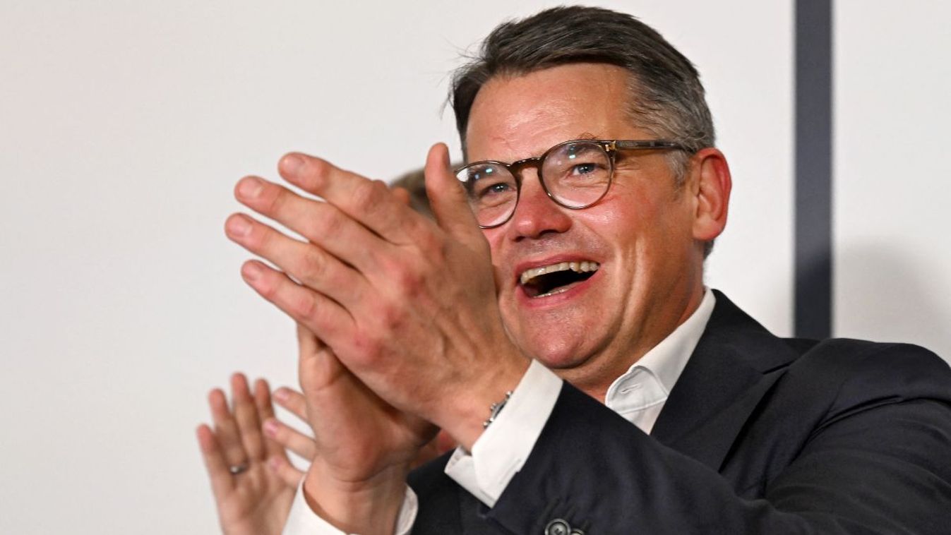 Hessen eredményváró - a CDU-s Boris Rhein örül