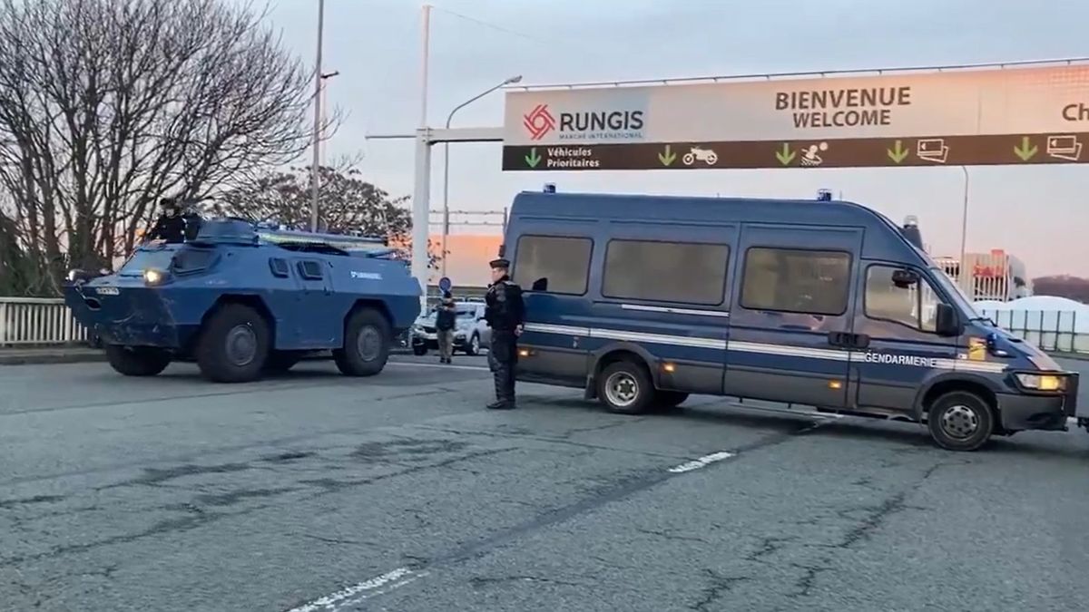 Macron már páncélozott járműveket is bevetne a gazdák ellen (VIDEÓ)