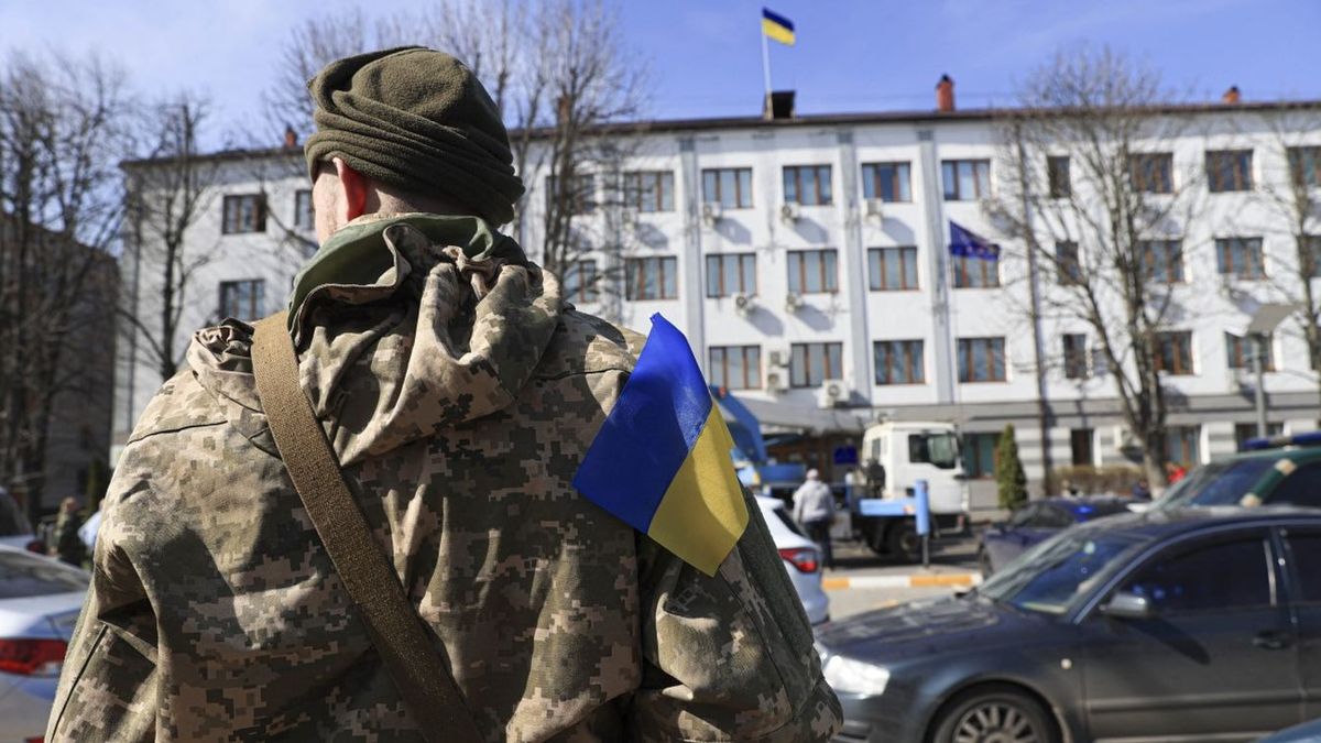 Nem kertelt az ukrán parancsnok, szerinte „térden kell lőni” a behívót megtagadókat