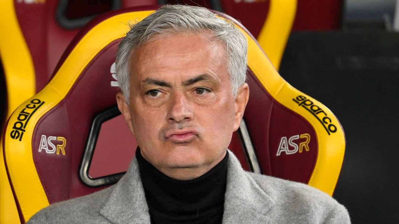Jose Mourinho of A.S. Roma is coaching during the round of 16 of the Frecciarossa Italian Cup between A.S. Roma and U.S. Cremonese at the Olympic Stadium in Rome, Italy, on January 3, 2024. (Photo by Domenico Cippitelli/NurPhoto)