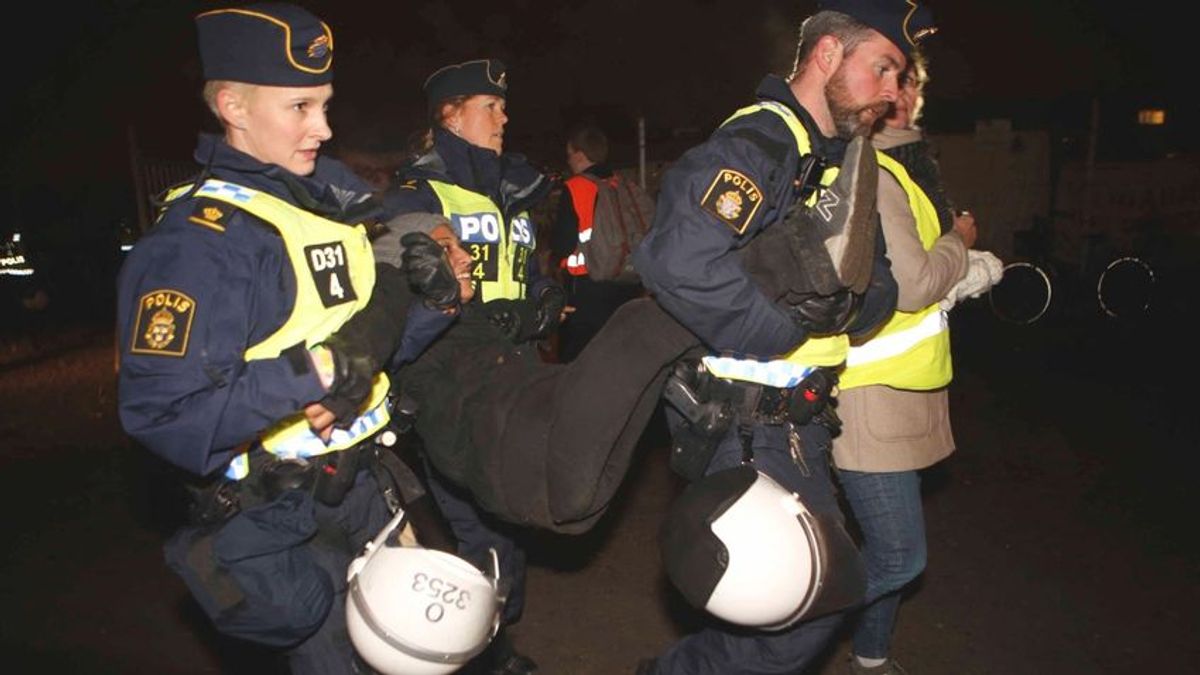 Azt vettétek, hogy Svédországban a rendőröknek kell fizetni a rájuk támadó migránsnak?