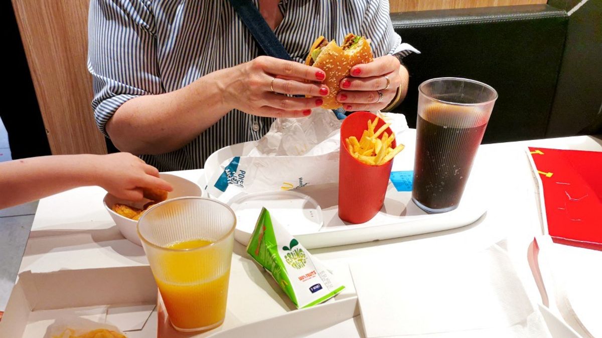 Célkeresztben a McDonald’s, a Burger King, a Pizza Hut, a Pepsi meg a Coca-Cola, a palackos vízről nem is beszélve