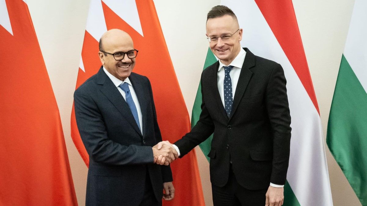 Bahreini kollégája védte be Szijjártó Pétert a magyar újságírók előtt (VIDEÓ)