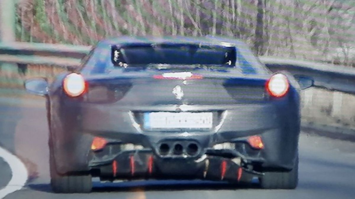 Bődületes büntetést kapott, miután 226-tal hasított Nógrádban a Ferrari sofőrje