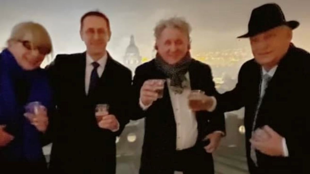 Ókovács a tetőn éneklésről: A miniszterelnök legelöl mászott, és ha lett volna nála zászló, biztos ki is tűzte volna valahova