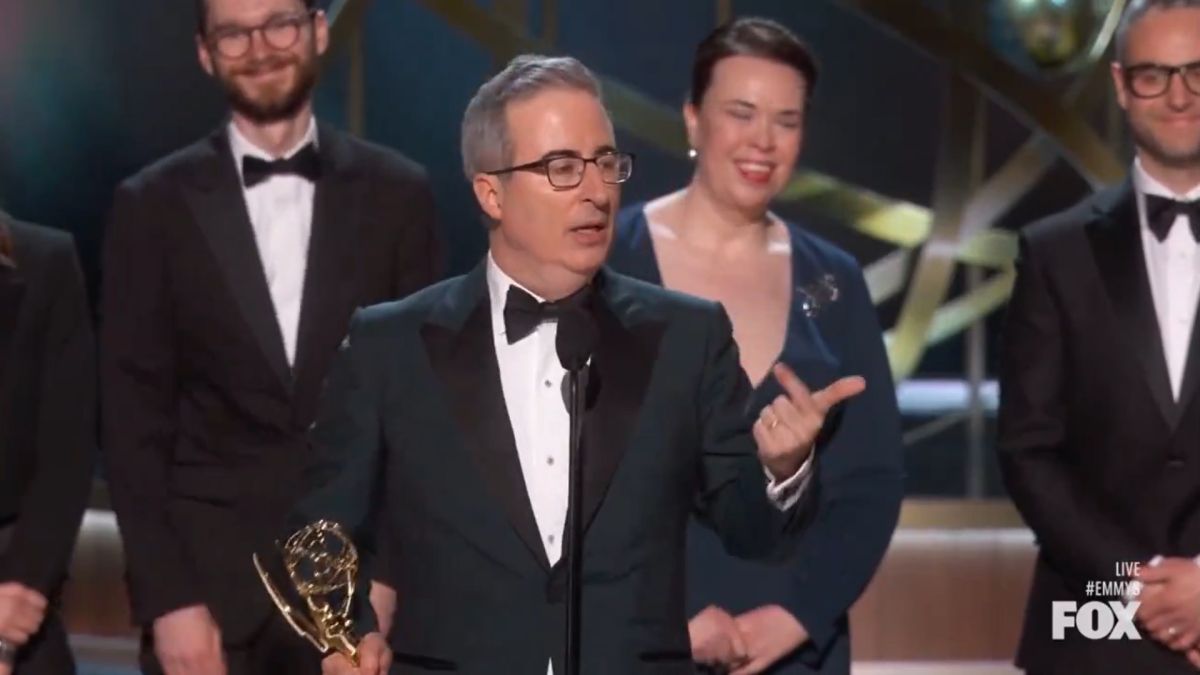 Szoboszlait is felemlegették volna az Emmy-díjátadó színpadán, de lekeverték a műsorvezetőt (VIDEÓ)