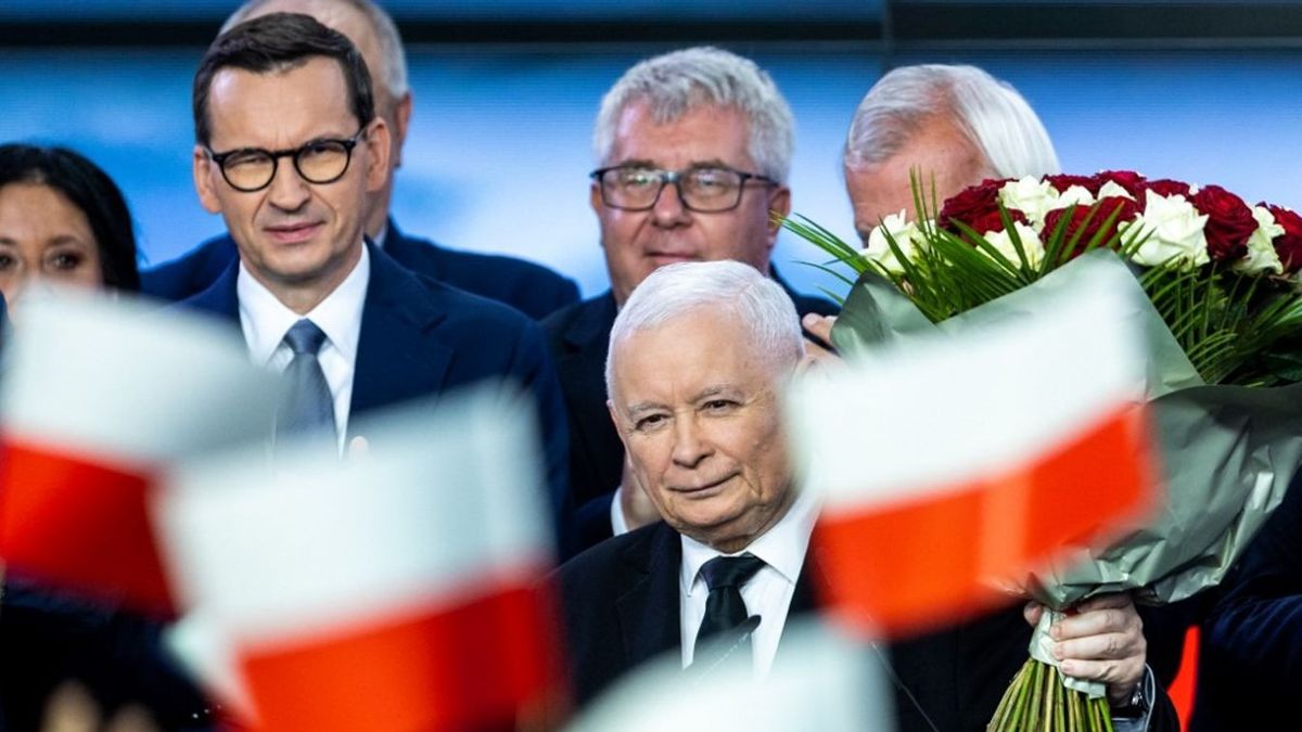 Pattanásig feszült a helyzet Varsóban, a parlamenti őrség parancsot kapott, hogy ne engedje be a börtönből szabadult PiS-es politikusokat