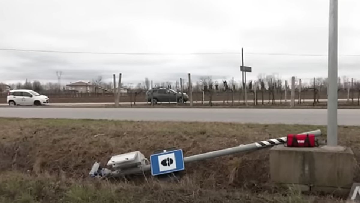 Flexszel megy neki a traffipaxoknak, nemzeti hősként ünneplik (VIDEÓ)