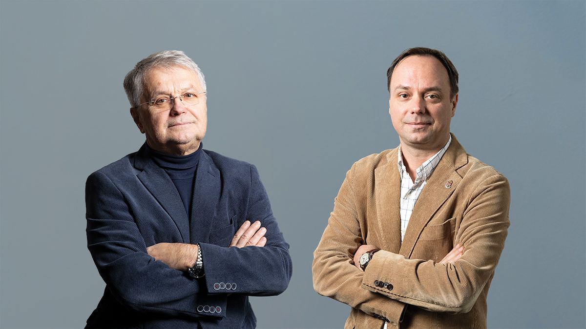 „Gyurcsány egyszer a parlamenti őrségnek épített vécéből nézte a Kossuth téri tüntetőket” – Ómolnár Miklós és Nyitrai Zsolt a Mandinernek
