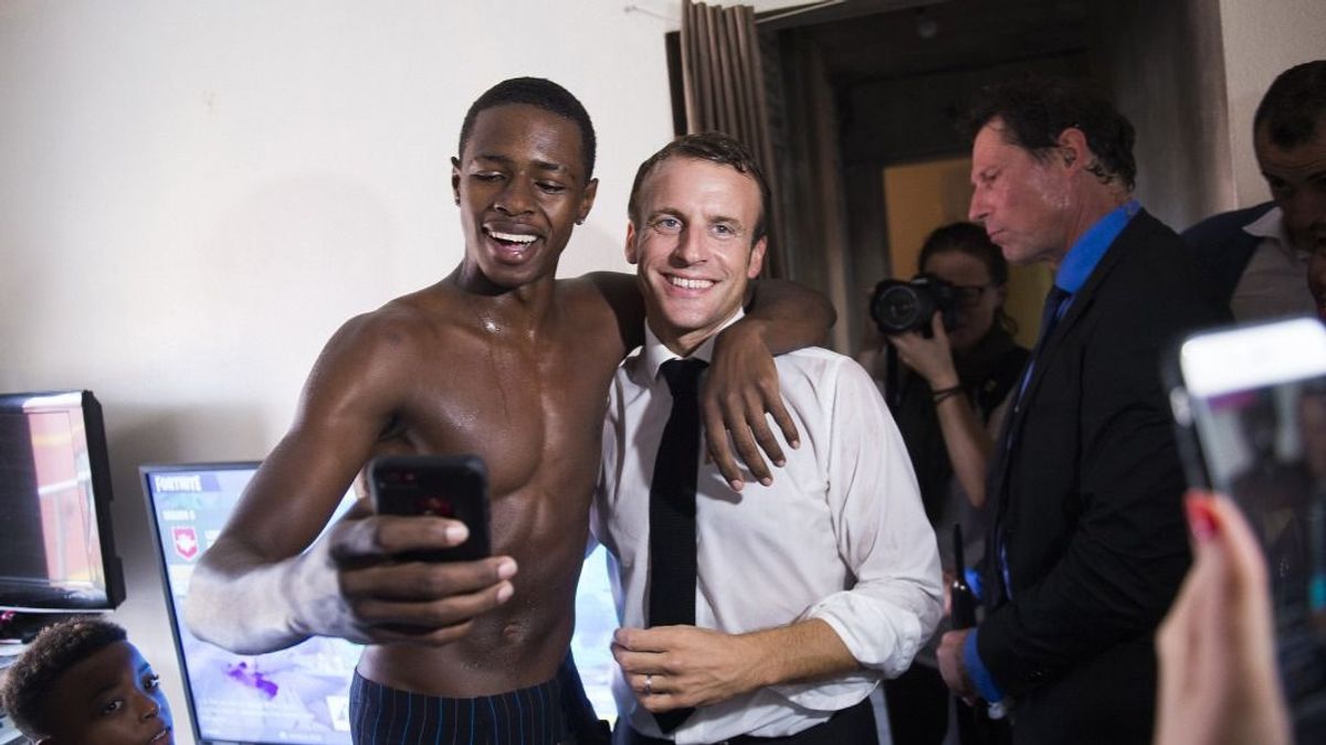 Macron aláírta az új migránstörvényt: korlátozás nélkül jöhetnek a bevándorlók Franciaországba