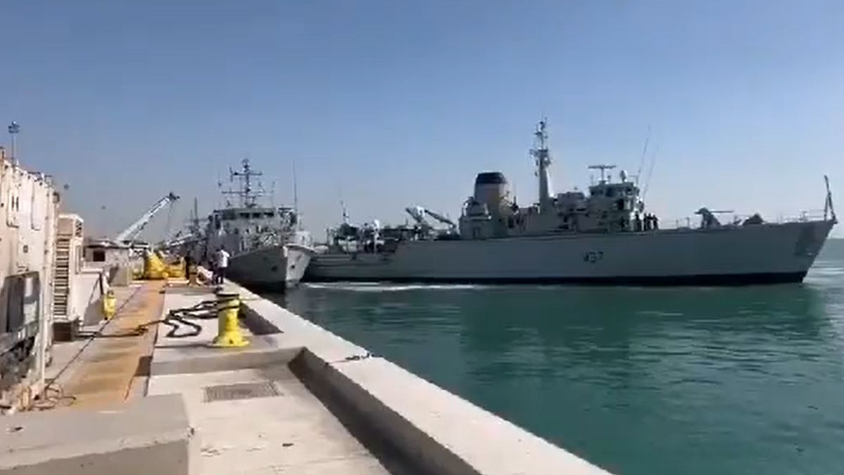 Egymásnak ment két brit aknaszedő hajó a Közel-Keleten (VIDEÓ)