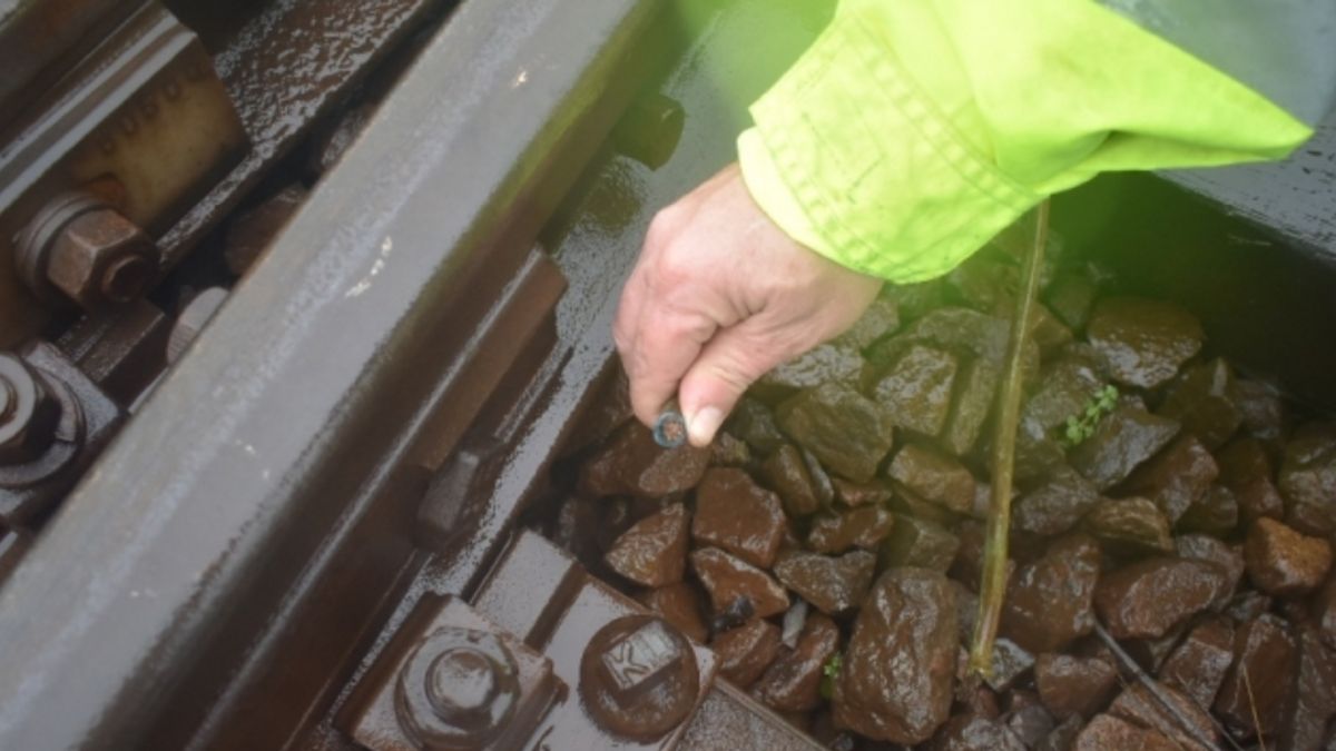 Majdnem vasúti tömegszerencsétlenséget okozott a tolvaj: még mindig keresik