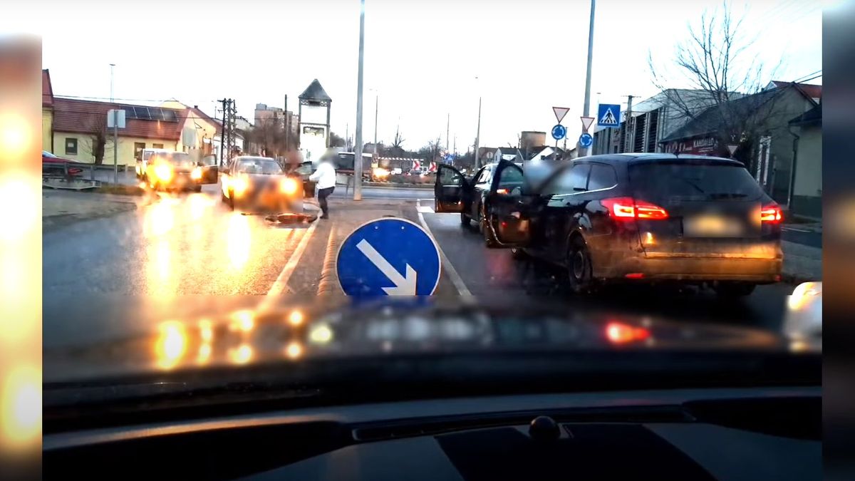Rollerrel ment át a zebrán, elcsapták (VIDEÓ)