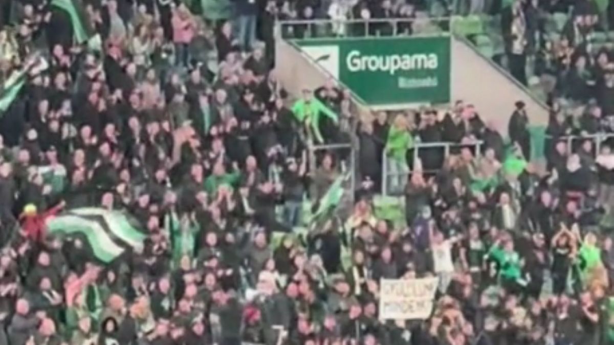 Így ünnepelte a Fradi-tábor a mesternégyest szerző Varga Barnabást (videó)