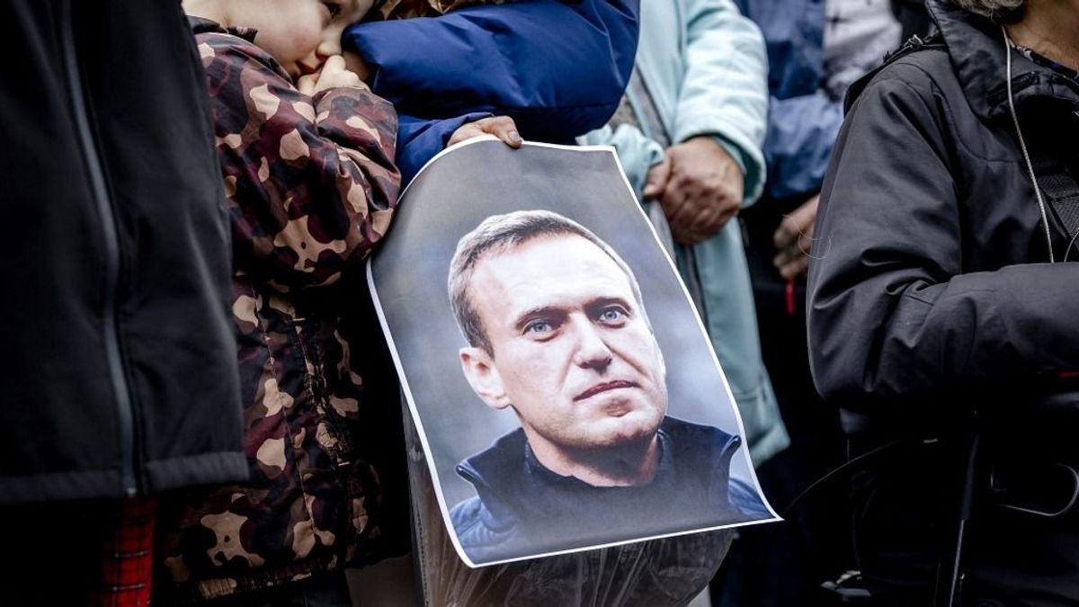 Egy újságíró sejti, hogy ölhették meg Navalnijt