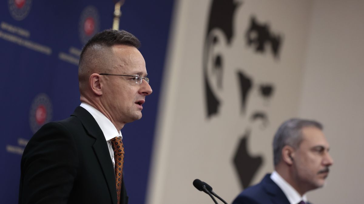 Szijjártó: Ha nem tudjuk megállítani a migránsokat, elveszítjük Európát