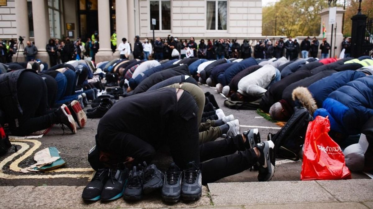 Addig fenyegették a londoni iszlamisták, míg nem bírta tovább: kivonul a politikából a konzervatív képviselő