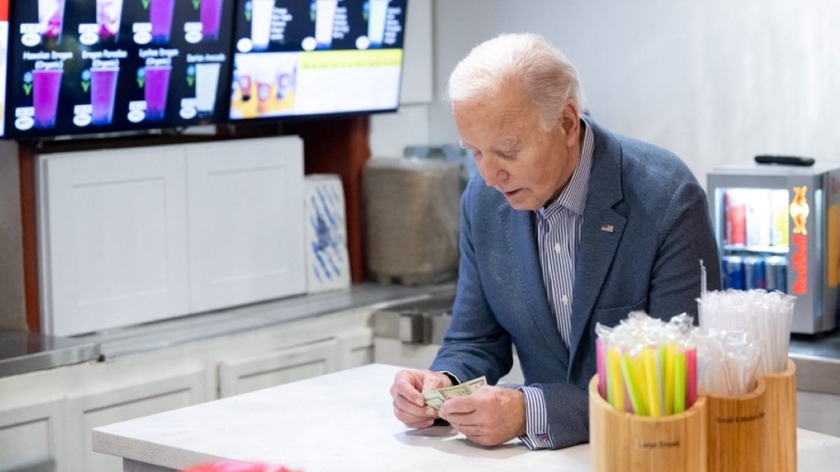 Egyre súlyosabb a helyzet: saját bevallása szerint egy évtizedekkel korábban elhunyt francia elnökkel beszélgetett Biden