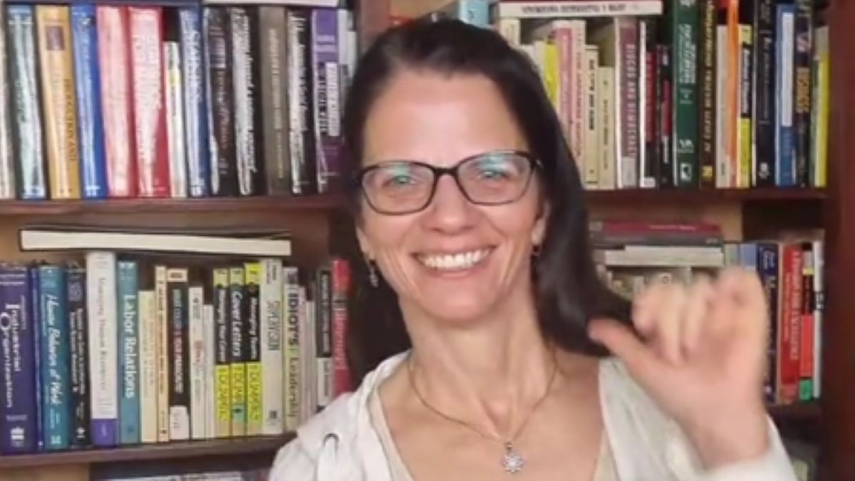 Megint táncra perdült Márki-Zay felesége, aztán jött egy ölelés is (videó)