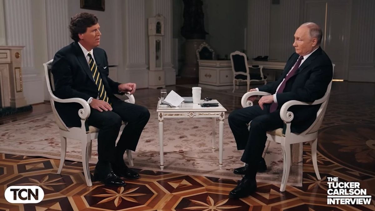 „Akkora fasz vagy!” – oroszországi riportja miatt mentek neki Tucker Carlsonnak (VIDEÓ)