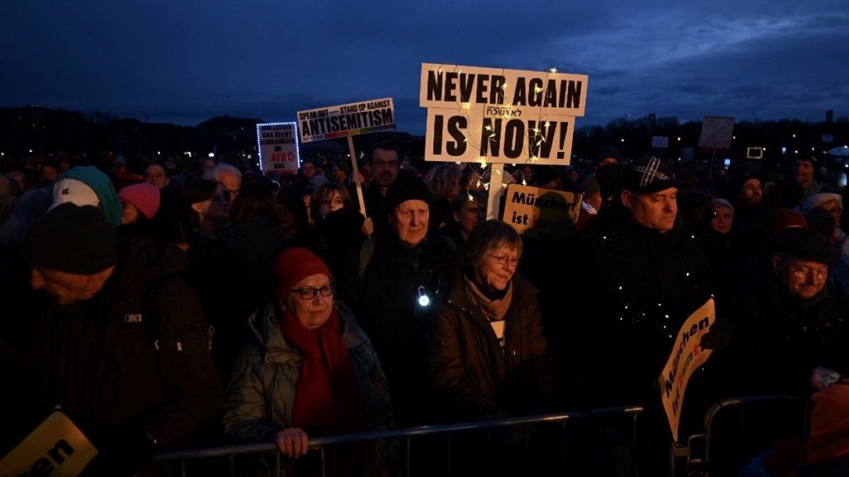 Tízezrek tüntettek a rasszizmus és az antiszemitizmus ellen Münchenben