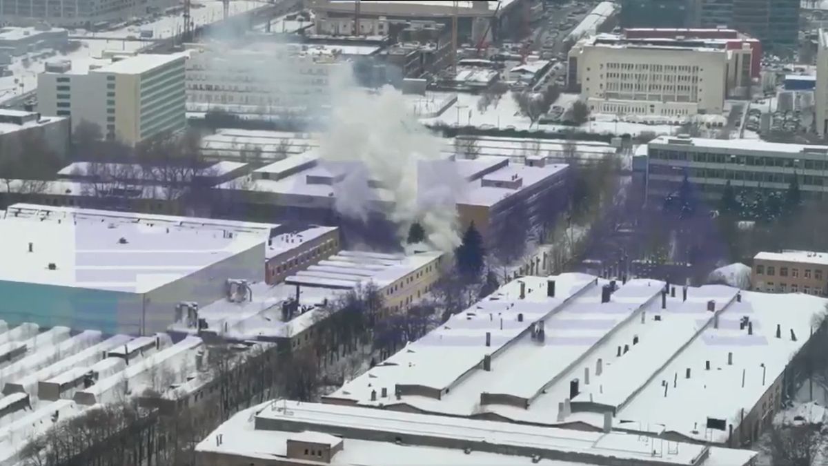 Videón, ahogy lángol a legendás fegyvergyár Oroszországban