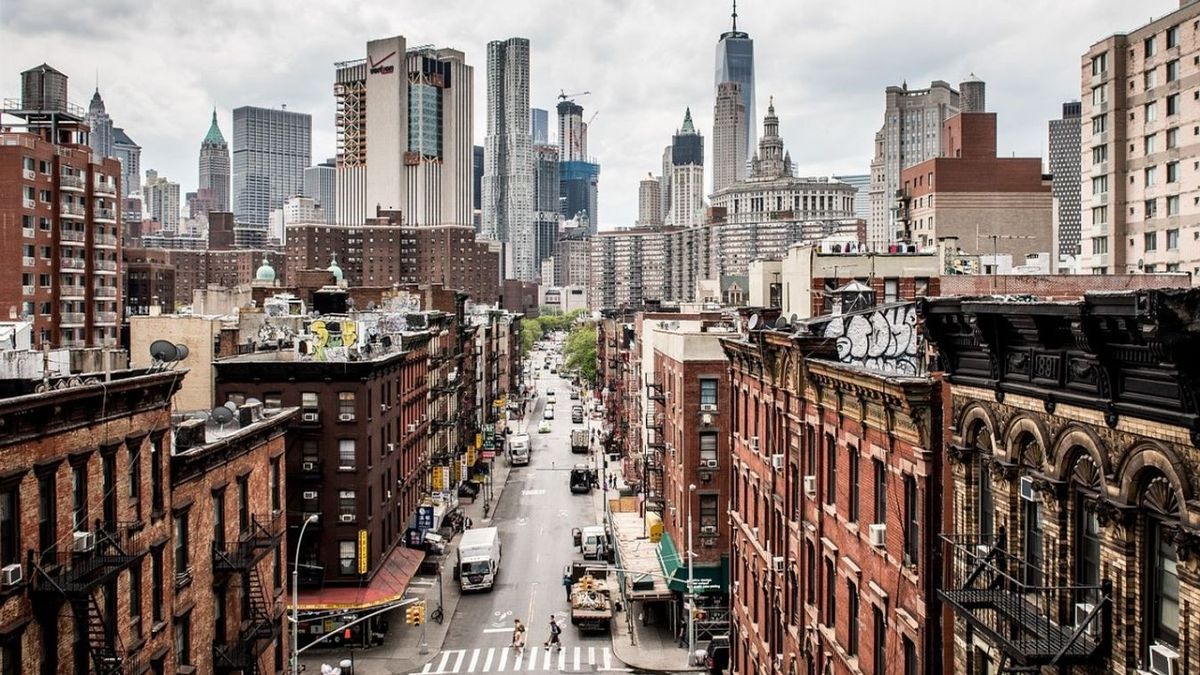 Még a New York-iak is felháborodtak az úszómedencés migránsszálló ötletén