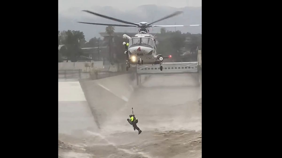 Kutyáját próbálta menteni egy férfi, végül érte ment a helikopter Kaliforniában (VIDEÓ)